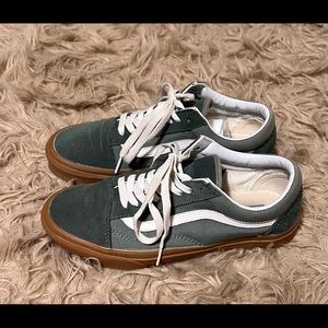 Unisex green old school vans. Size 9 in womens, size 7.5 mens